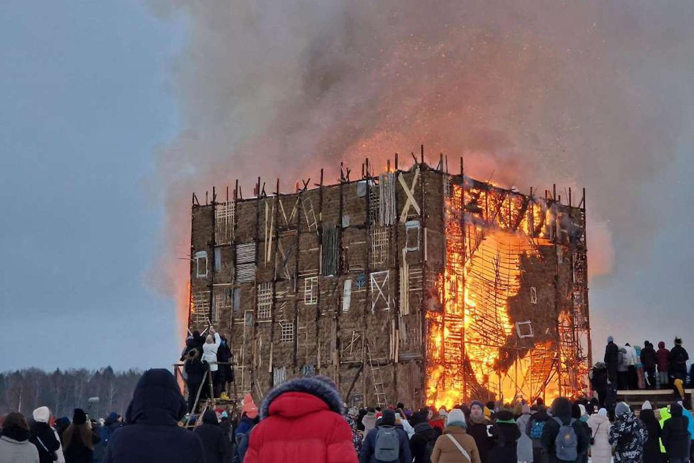 "Четвёртая стена".