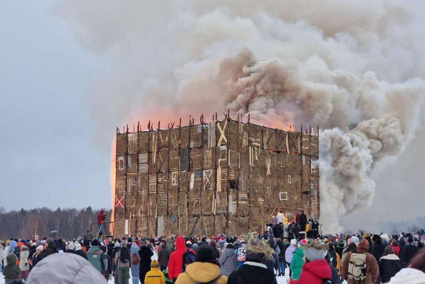 "Четвёртая стена".