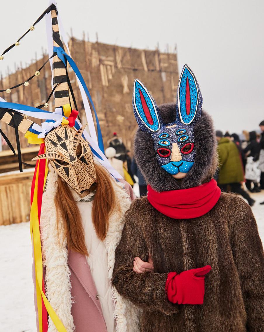 В честь Масленицы и во славу искусства в арт-парке "Никола-Ленивец" сожгли 19-метровый куб
