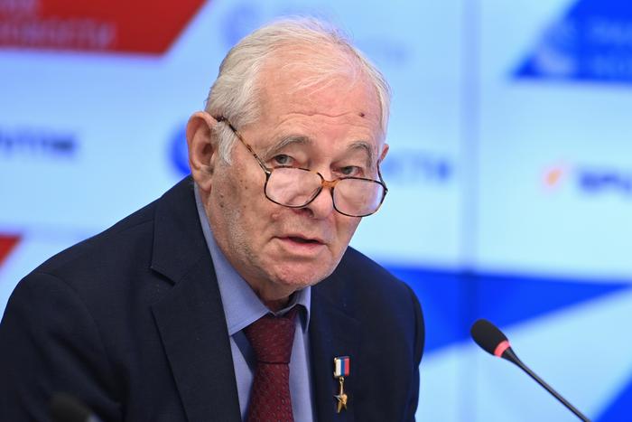 Стало известно о состоянии госпитализированного "Детского доктора мира" Леонида Рошаля