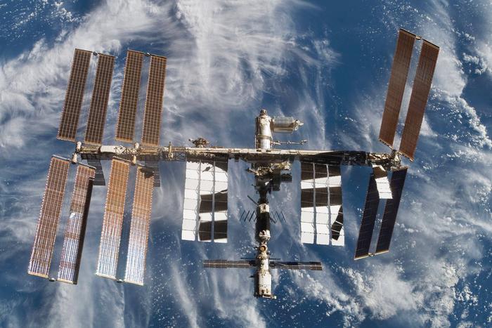 За две минуты до космоса: дебют троих астронавтов сорвался из-за отмены запуска ракеты в США