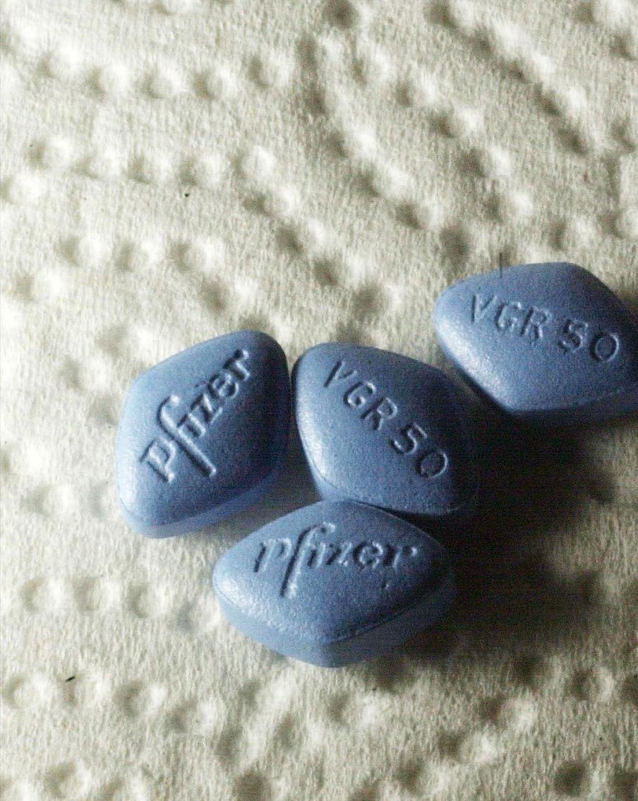 Россияне затоварились "Виагрой" после новости о приостановке её поставок в страну