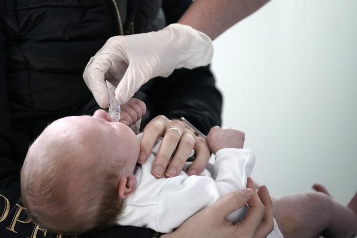 Во дворе жилого дома в подмосковных Люберцах женщина родила пятого ребенка