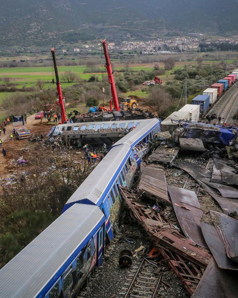 Появилась информация о россиянах на столкнувшихся железнодорожных составах в Греции