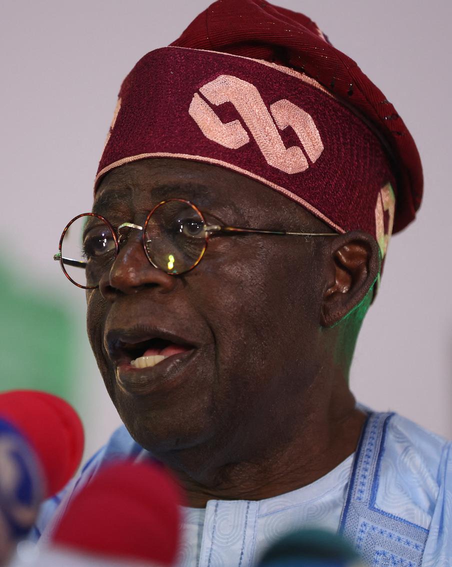 Бола Тинубу одержал победу на президентских выборах в Нигерии, сумев обойти 18 конкурентов