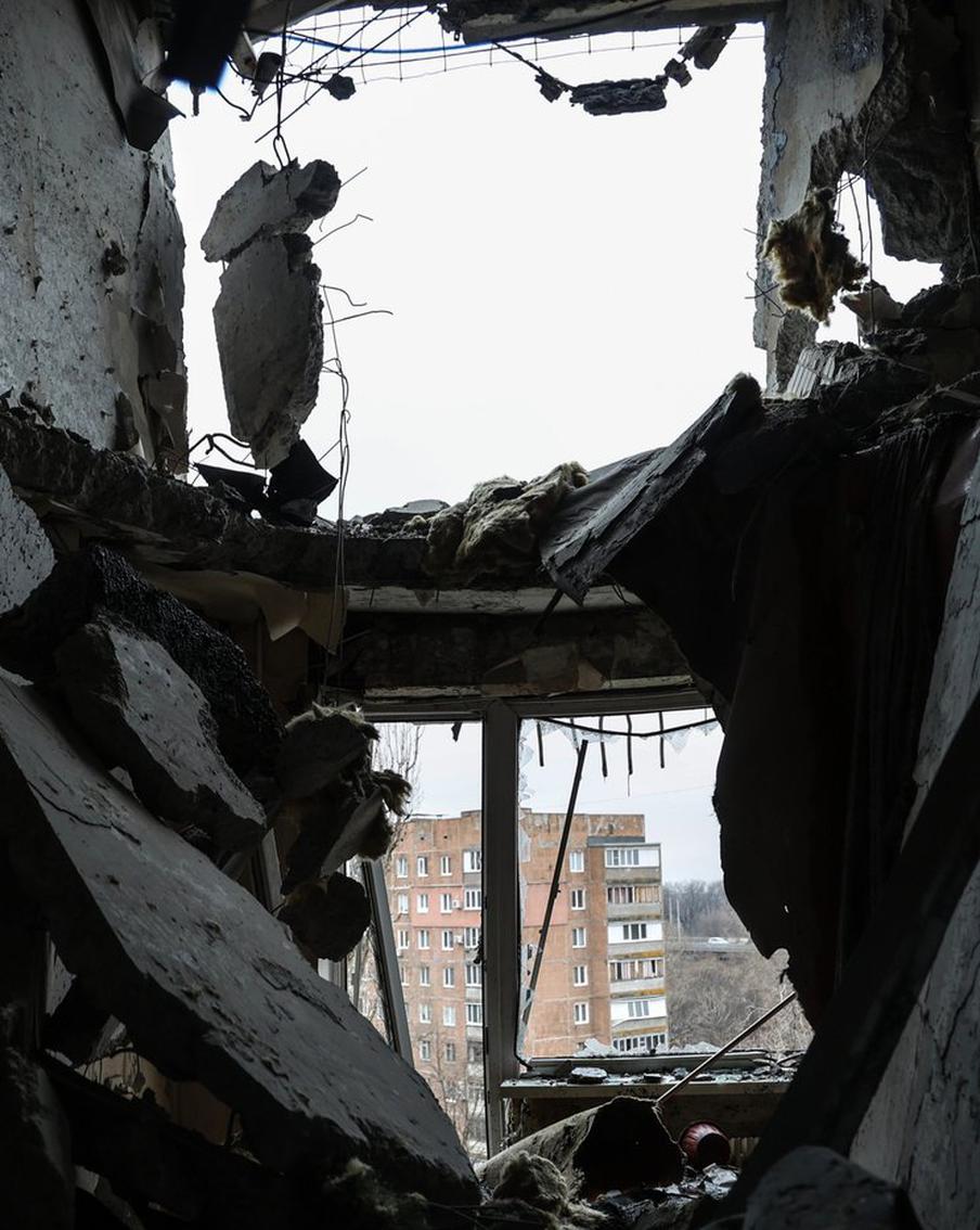 Донецкий кузнец создал "Горловскую мадонну" из гильз, осколков и мин