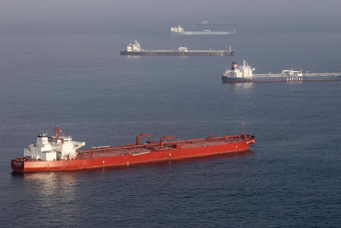 Таинственный флот помогает РФ перевозить нефть по всему миру