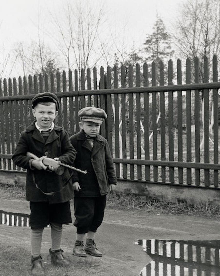 Выставка Владимира Степанова "В тени высоток" расскажет, как обычный мальчишка изменил советскую фотографию