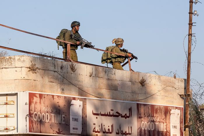 Израильских солдат закидали бутылками с зажигательной смесью