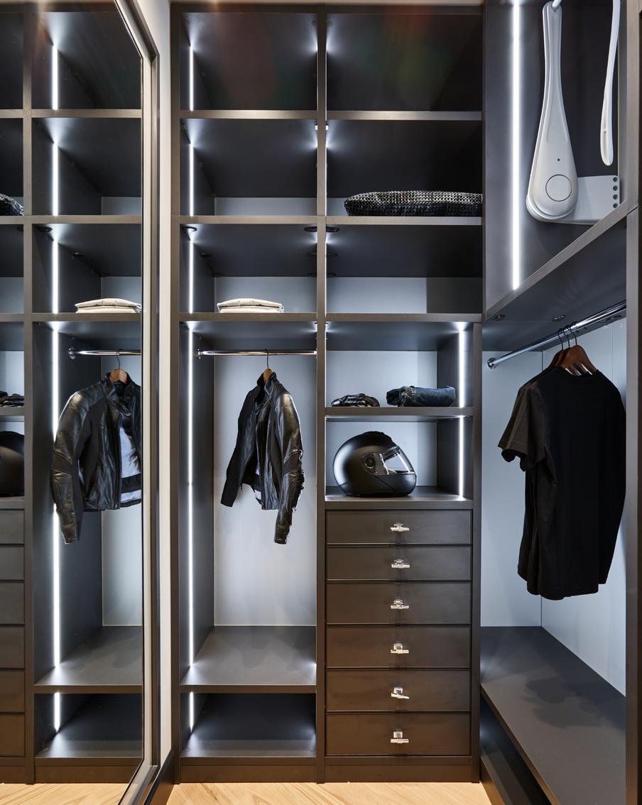 Гардеробная.