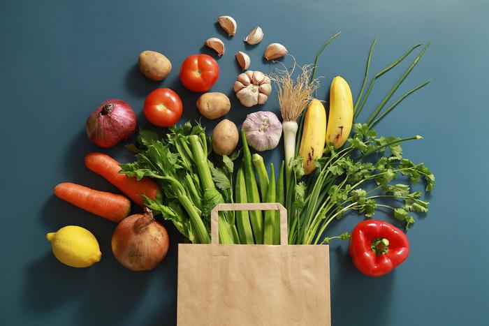 На 8 Марта девушки будут ждать от вас чего-то особенного: вкусного, лёгкого и красивого. Порадуйте их этими фруктовыми и овощными рецептами