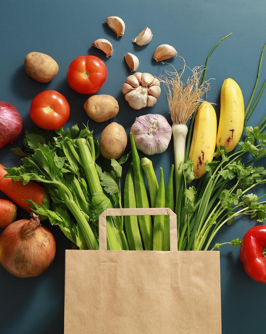 На 8 Марта девушки будут ждать от вас чего-то особенного: вкусного, лёгкого и красивого. Порадуйте их этими фруктовыми и овощными рецептами