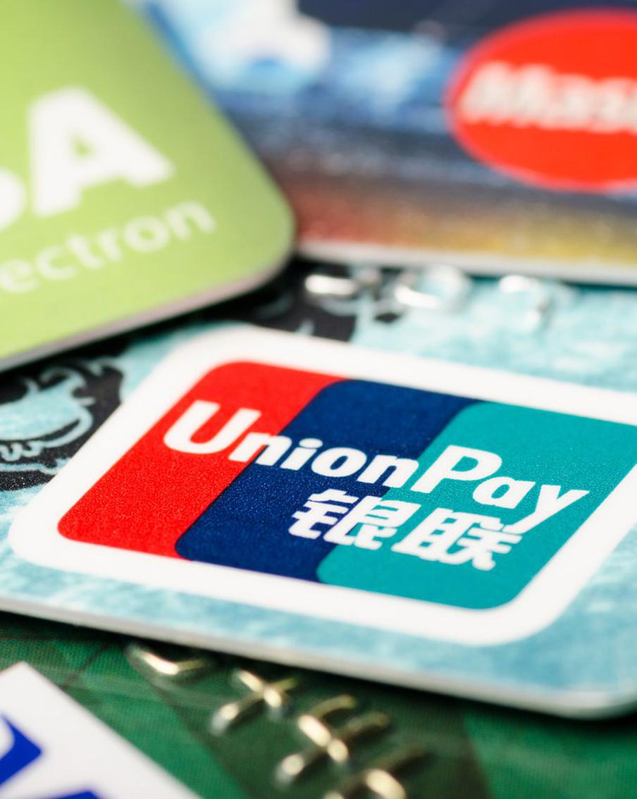 Переводить валюту за рубеж и оплачивать покупки за границей можно, несмотря на санкции