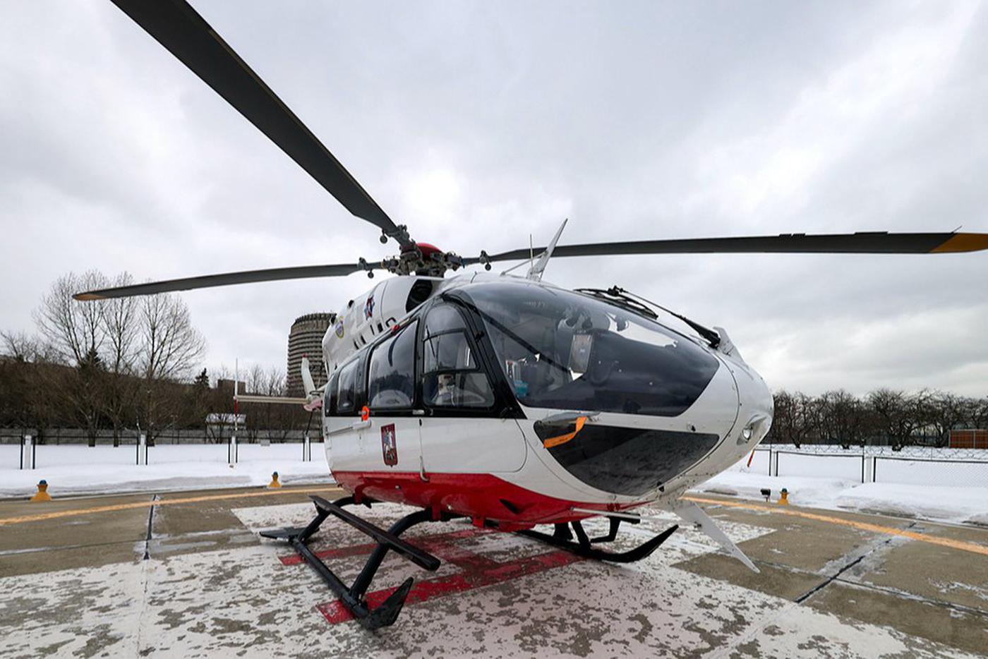 Собянин поздравил сотрудников санитарной авиации Москвы с 15-летием службы