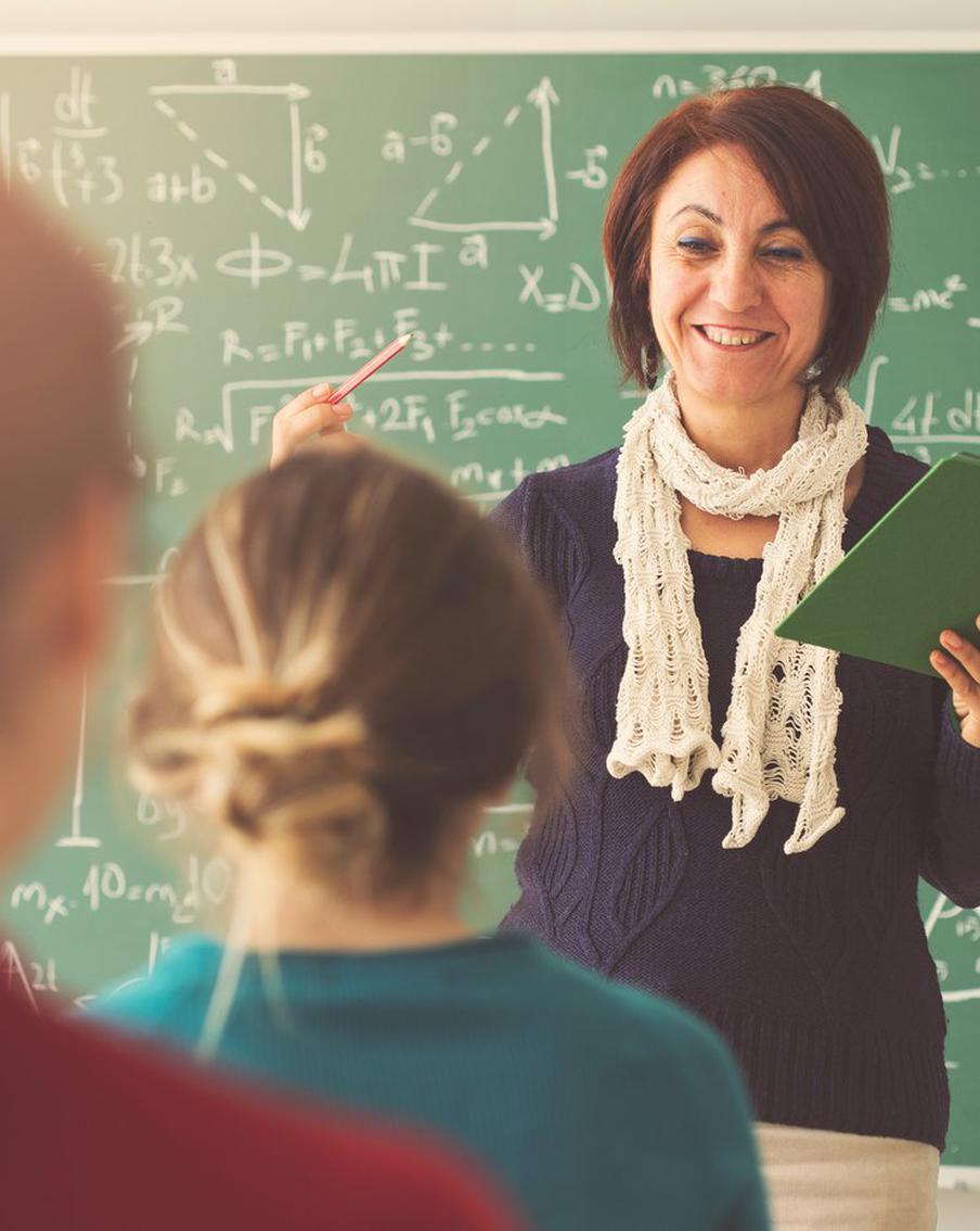 Учителей защитят: какие нововведения появились в школе