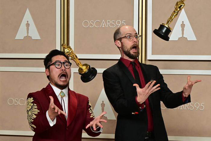 Гениальное кино или белиберда. Разбираем фильм "Всё везде и сразу", собравший все награды "Оскара"