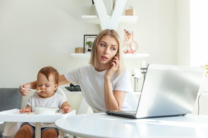 Рано или поздно молодым мамам нужно возвращаться к работе. Как это правильно сделать