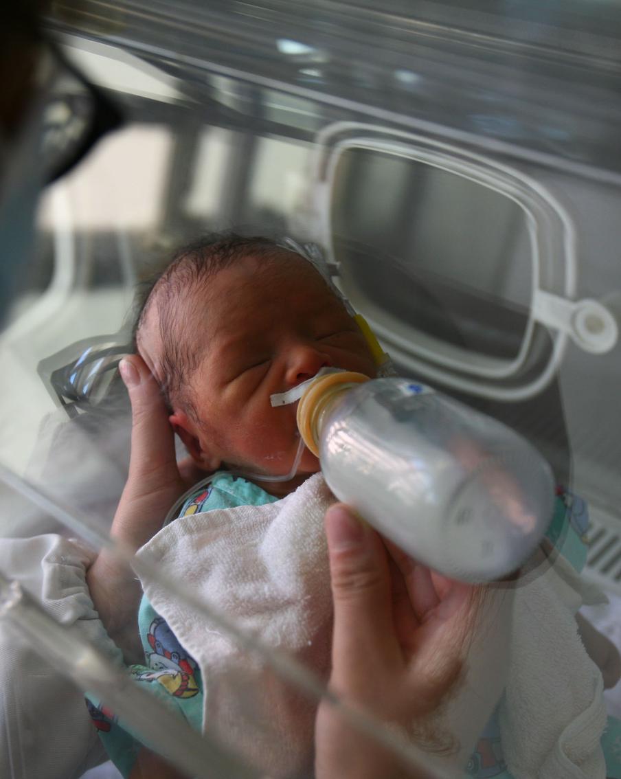 В Подмосковье хирурги удалили новорожденному опухоль, составлявшую треть его веса