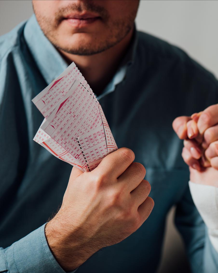 Миллионер из трущоб: как грамотно распорядиться неожиданно прилетевшим богатством