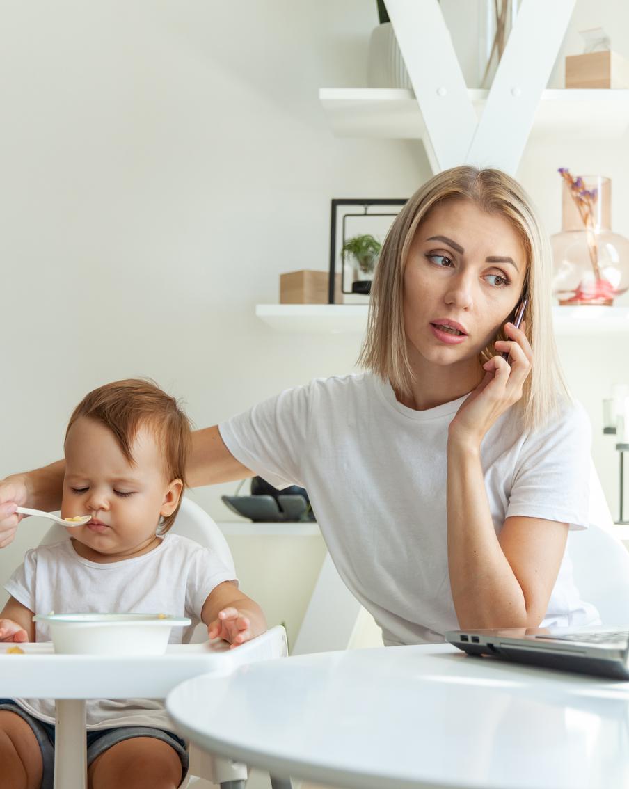 Рано или поздно молодым мамам нужно возвращаться к работе. Как это правильно сделать