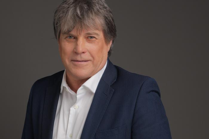 Алексей Глызин не может пройти мимо бездомных кошек и собак