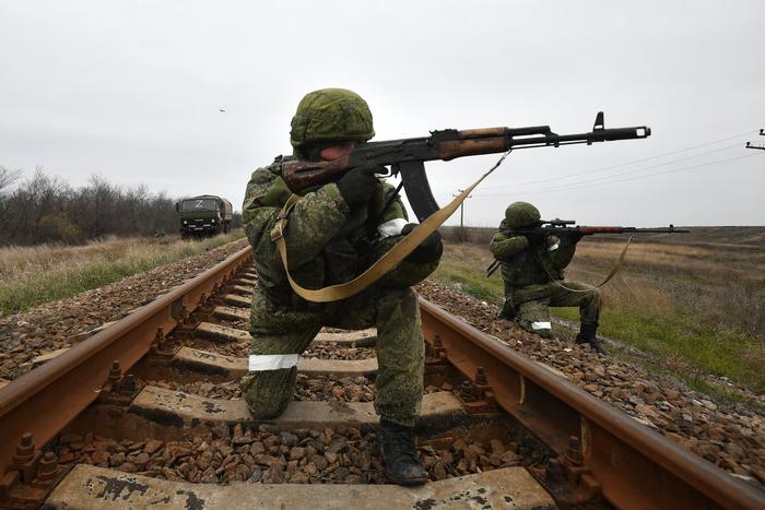 400 тысяч контрактников планируют набрать в ВС РФ. Metro выяснило, что может привлечь людей в армию