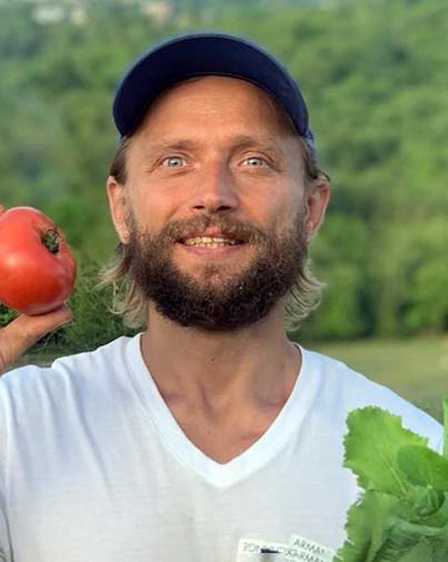 Сын блогера-сыроеда и праноеда Максима Лютого умер после длительного отказа от еды