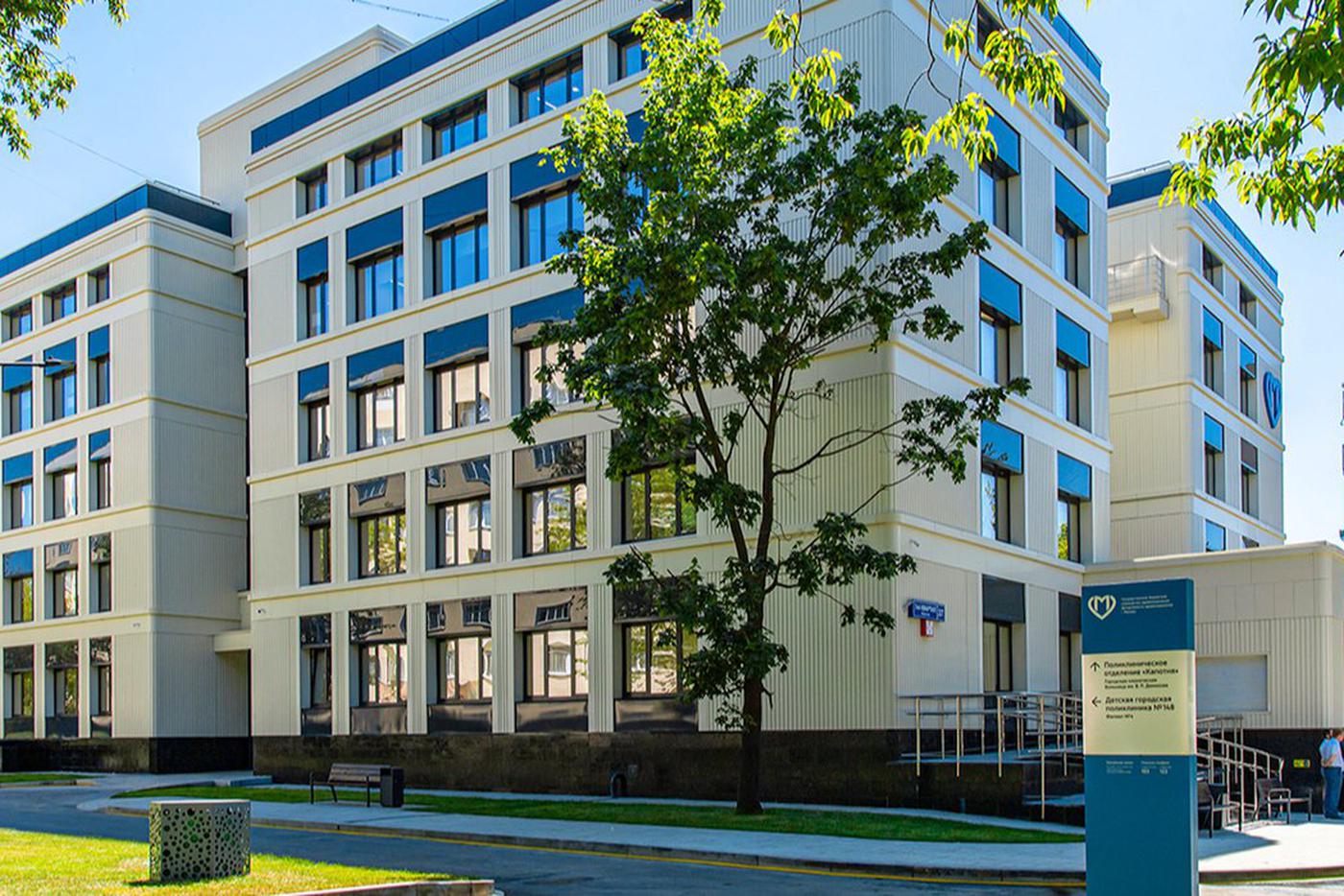 Собянин: Более 280 зон отдыха будет создано возле столичных поликлиник