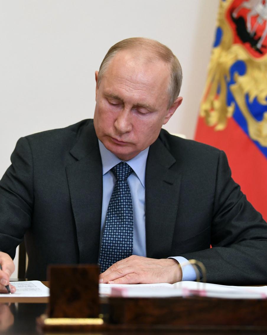 Президент России Владимир Путин подписал четыре закона, связанных с СВО