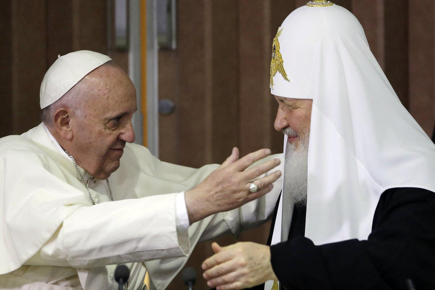 Франциск на встрече с патриархом Кириллом на Кубе. Февраль 2016 года.