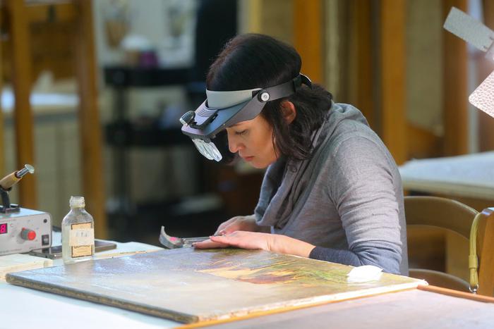 Страшно и интересно – так говорят о своей работе реставраторы. Обозреватель Metro сходила в их мастерские и захотела там остаться