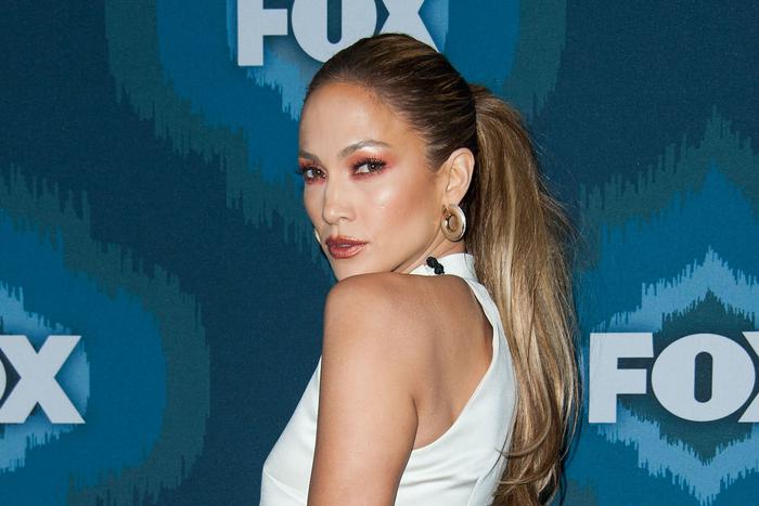 Шарлиз Терон, Кира Найтли, Дженнифер Лопес: как звёзды испортили себе внешность неправильным макияжем