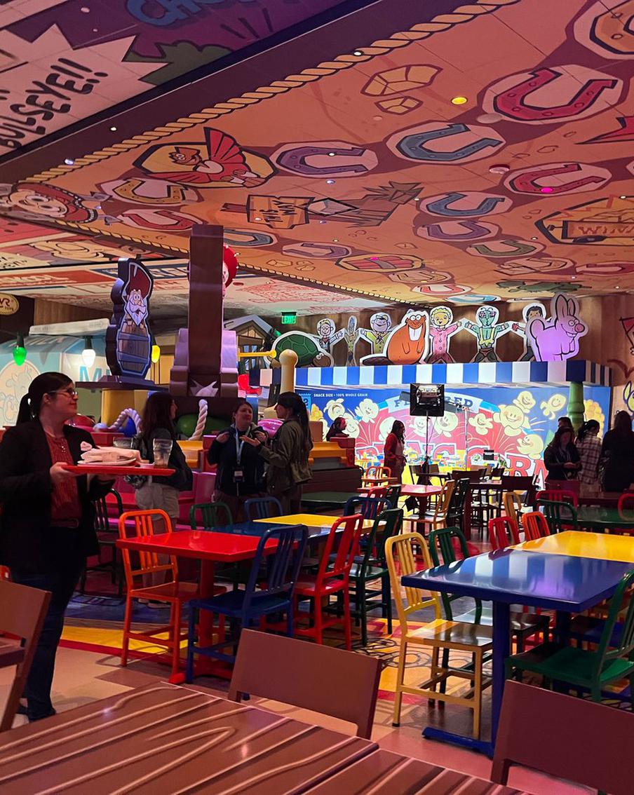 В американском парке открылся ресторан по "Истории игрушек". Metro узнало подробности и подобрало альтернативу