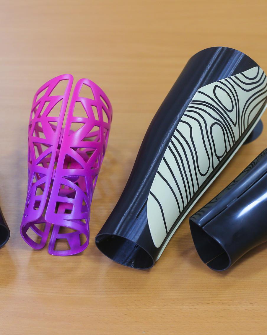 Стильные накладки для протезов помогают преодолеть комплексы после ампутации ног