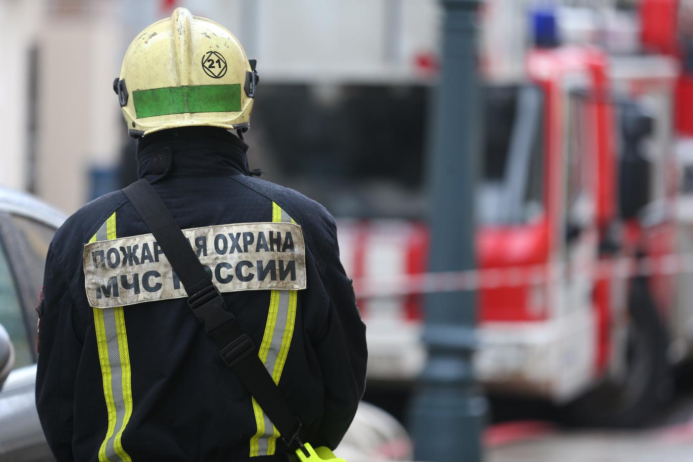 Ночью столичные спасатели не дали погибнуть взрослым и детям на крупном пожаре