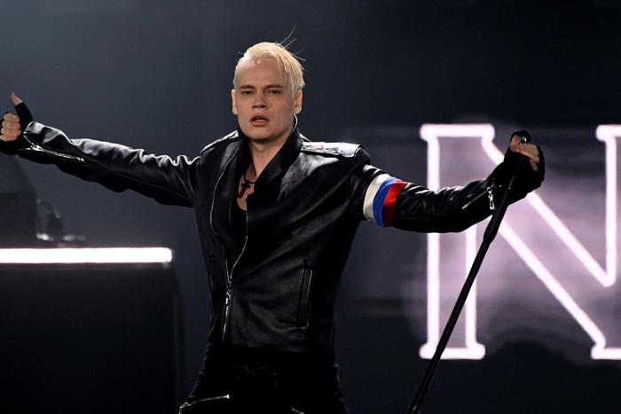 Музыкант SHAMANа удрал из дома с вещами... Куда направился артист?