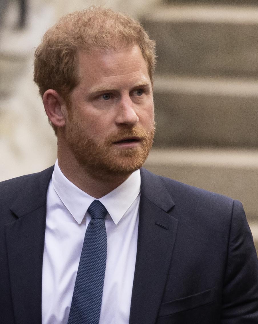 В Лондоне заметили опального принца Гарри, который прилетел без объявления официального визита