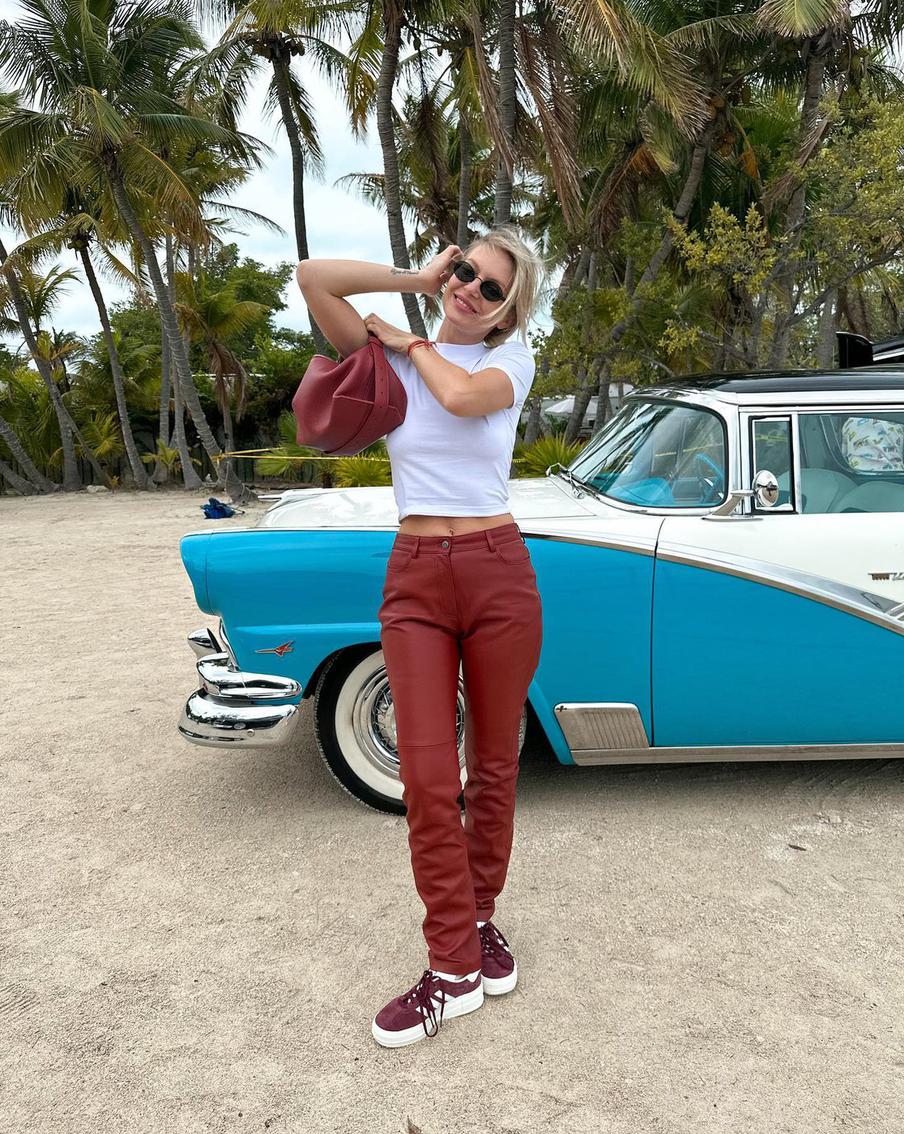 Облегающие брюки.