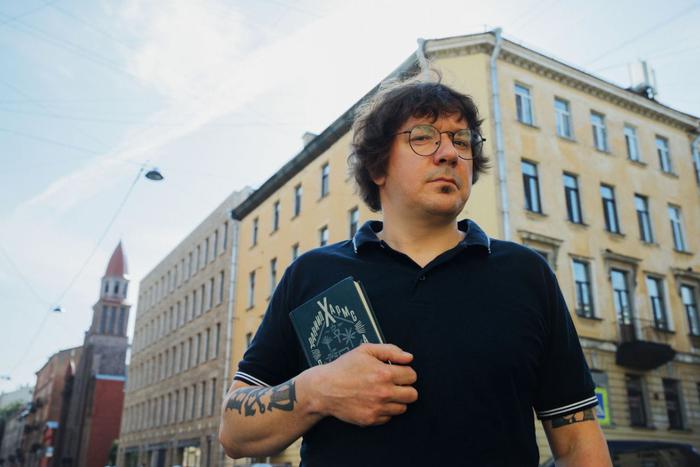 "Плюю я в воду с парапета": Вася Васин из "Кирпичей" рассказал, как поднять себе настроение и победить лень