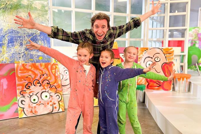 Группа восьмилетних девчонок из Москвы семимильными шагами покоряет музыкальный Олимп