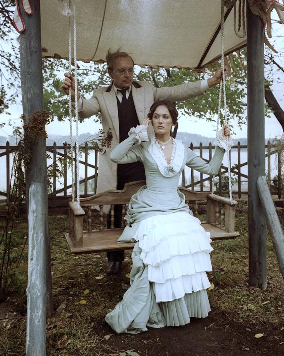 Лабковский советует поработать с самооценкой Карандышеву. Герои пьес Островского "поделились" с психологом своими проблемами