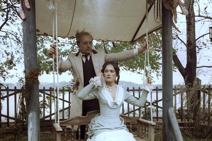 Лабковский советует поработать с самооценкой Карандышеву. Герои пьес Островского "поделились" с психологом своими проблемами