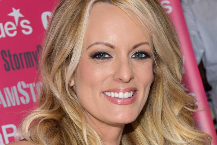 Бывшая порнозвезда Сторми Дэниэлс даст показания против Трампа