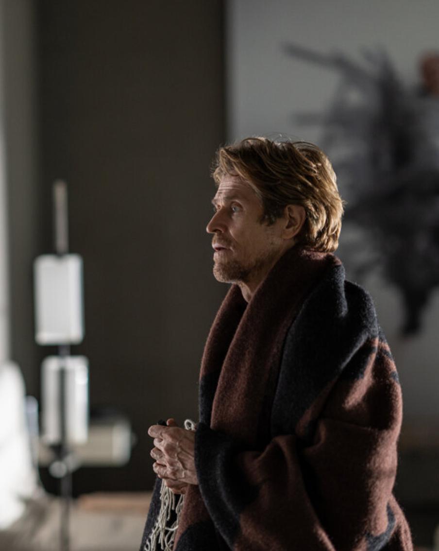 В сети вышел психологический триллер "Внутри". Уиллем Дефо, сыгравший главную роль, дал интервью Metro