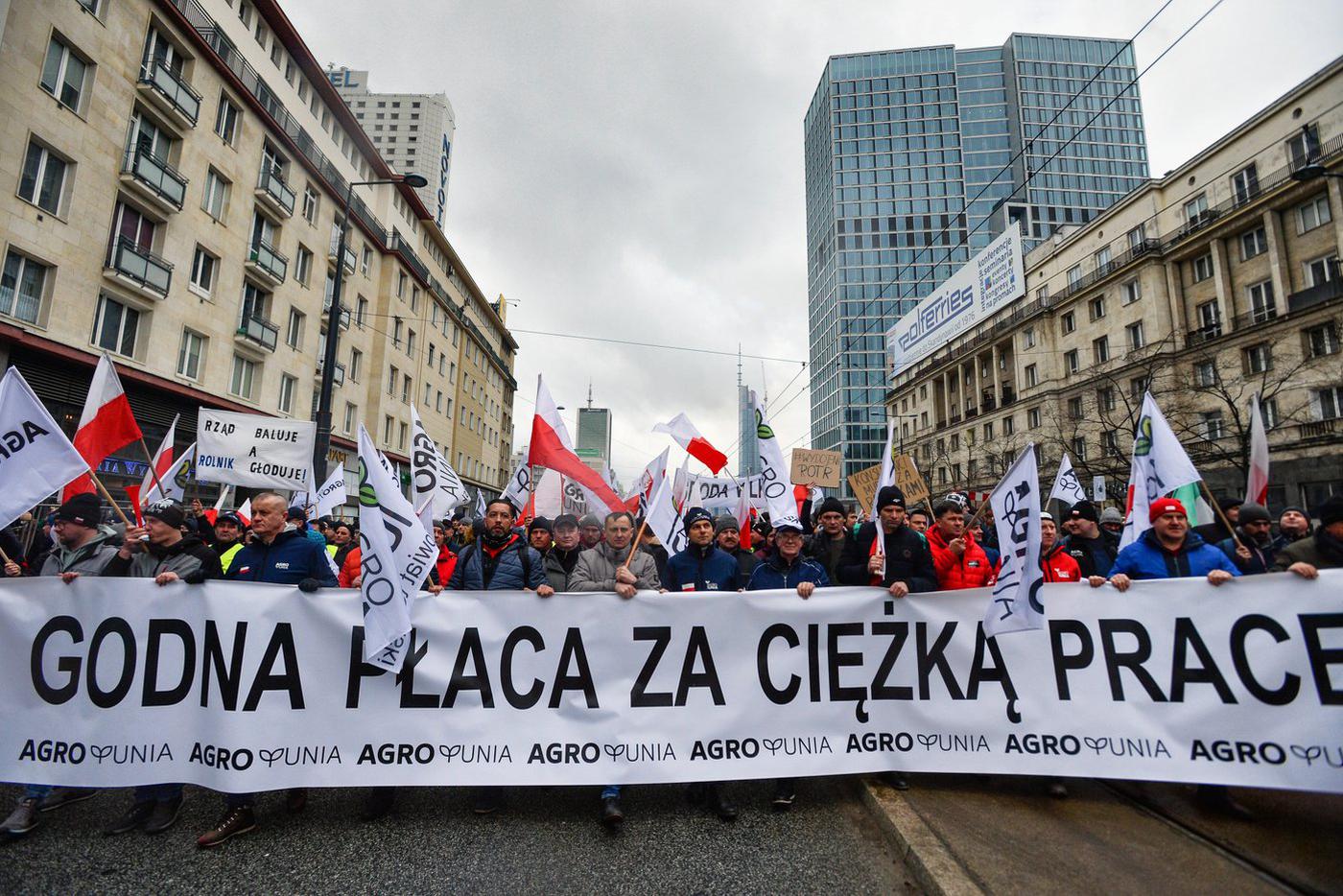 Украина может потерять поддержку в Европе из-за проблем с зерном, в Румынии назревает конфликт с беженцами