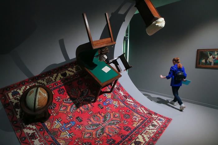 Все области науки в шести залах. В Москве открылась выставка о том, как научный прогресс меняет  мир искусства