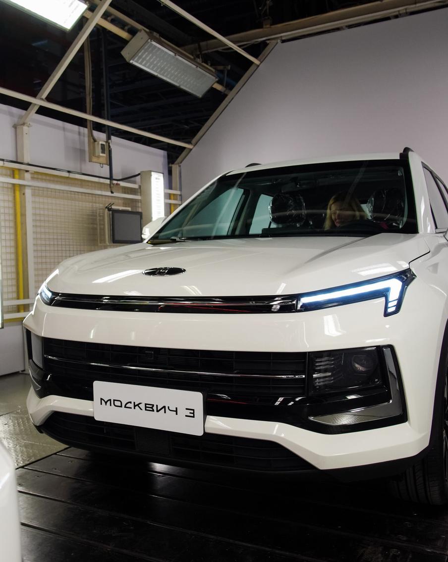 Собянин объявил о поставке 5 тыс автомобилей "Москвич 3" и "Москвич 3е" для такси и каршеринга