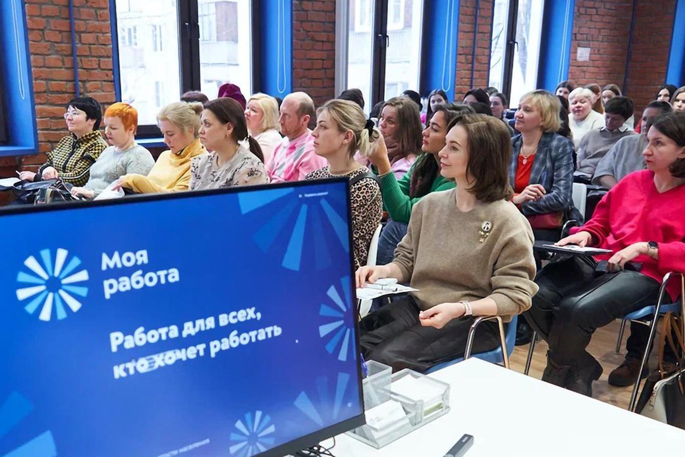 Сенатор Инна Святенко: Столичный центр "Моя работа" помогает самозанятым освоить необходимые навыки
