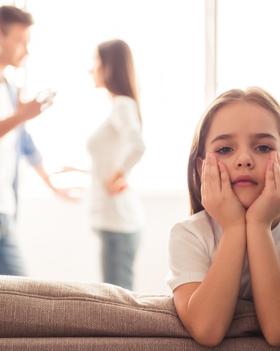 Развод – настоящее испытание для всей семьи. И под самый суровый удар попадают дети