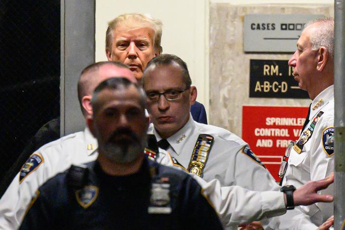 Трамп и не думал сушить сухари: арест пойдёт ему на пользу. Он длился всего два часа, но политик сделает на него ставку